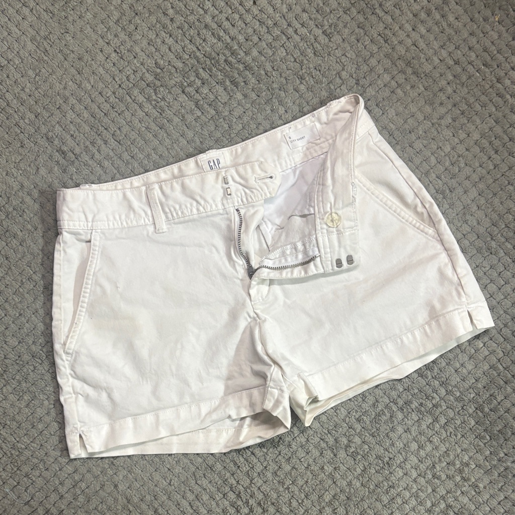 Gap Women's Classic Cream Shorts